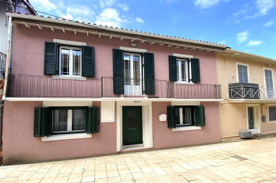 LefkasTownHouseGarden 01.jpg